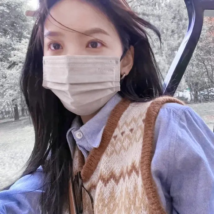 天桥摆摊,我捡了个纨绔当老公